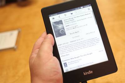 Amazon Kindle Paperwhite: читайте в темноте