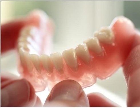 Имплантация зубов: какие технологии популярны