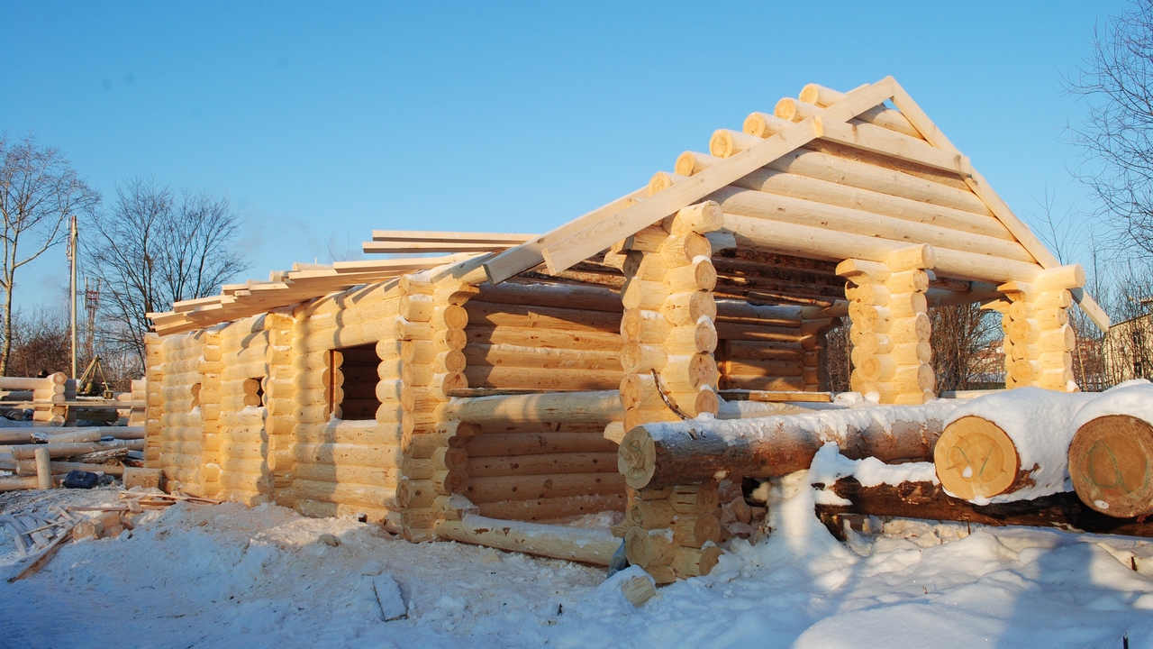 Традиционные бревенчатые жилища: от строительства до декора